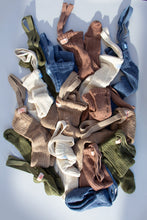 Afbeelding in Gallery-weergave laden, Silly Silas, granny maillot met voetjes - rib olive