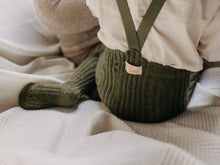 Afbeelding in Gallery-weergave laden, Silly Silas, granny maillot met voetjes - rib olive
