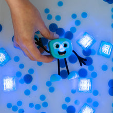 Afbeelding in Gallery-weergave laden, Glo Pals, light up bath characters - Blair