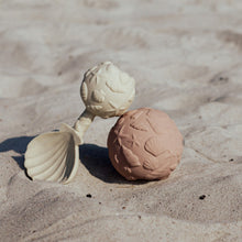 Afbeelding in Gallery-weergave laden, Natruba, rammelaar bad &amp; bijt speeltje - sea shell
