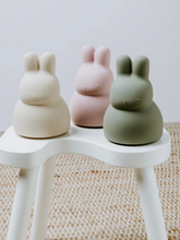 Afbeelding in Gallery-weergave laden, Baby&#39;s only, nachtlamp met muziek - bunny warm linen