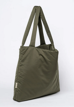 Afbeelding in Gallery-weergave laden, Studio Noos, mom bag - puffy green