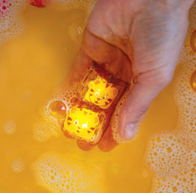 Afbeelding in Gallery-weergave laden, Glo Pals, light up bath cubes - Daniel Tiger
