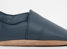 Afbeelding in Gallery-weergave laden, Bobux, slofjes - classic navy