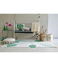 Afbeelding in Gallery-weergave laden, Lorena Canals, wasbaar tapijt - tropical green