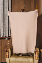 Afbeelding in Gallery-weergave laden, Hvid, deken Akira - apricot