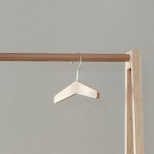 Afbeelding in Gallery-weergave laden, Kid&#39;s Concept, set van 3 houten kapstokjes