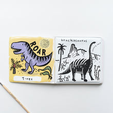 Afbeelding in Gallery-weergave laden, Wee Gallery, badboek - color me dinosaurs