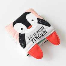 Afbeelding in Gallery-weergave laden, Wee Gallery, knisperboek Friendly Faces - pitter patter pinguin
