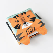 Afbeelding in Gallery-weergave laden, Wee Gallery, knisperboek Friendly Faces - tip toe tiger