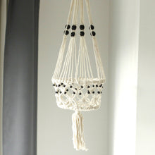 Afbeelding in Gallery-weergave laden, Pura Bali, macramé plantenhanger - beads