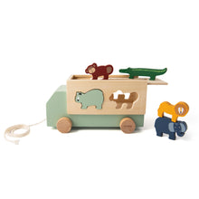 Afbeelding in Gallery-weergave laden, Trixie, houten dieren truck - animals