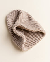 Afbeelding in Gallery-weergave laden, Hvid, newborn beanie Fonzie - sand