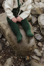 Afbeelding in Gallery-weergave laden, Silly Silas, teddy maillot met voetjes - dark forest green