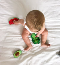 Afbeelding in Gallery-weergave laden, Oli &amp; Carol - bijtspeeltje Brucy the broccoli